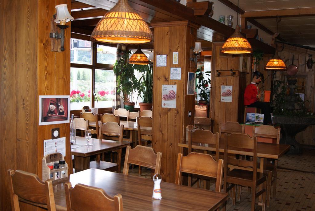 Hotel Restaurant Du Cret Bourg-Saint-Pierre Exterior photo